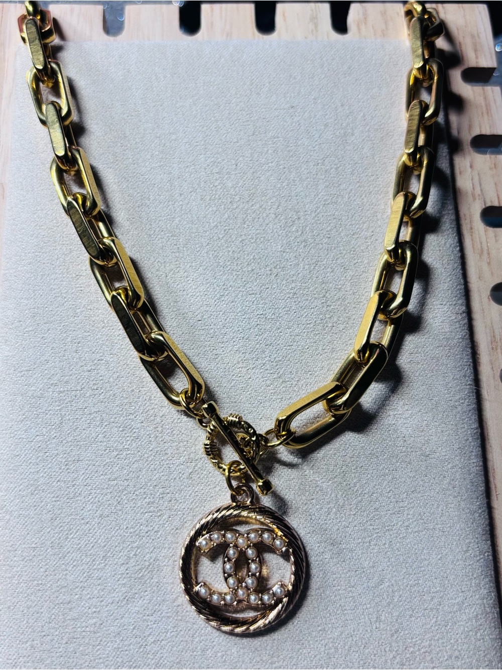 Vintage Gold-Tone Chain Necklace with faux Pearl-Accented Medallion-19” inches